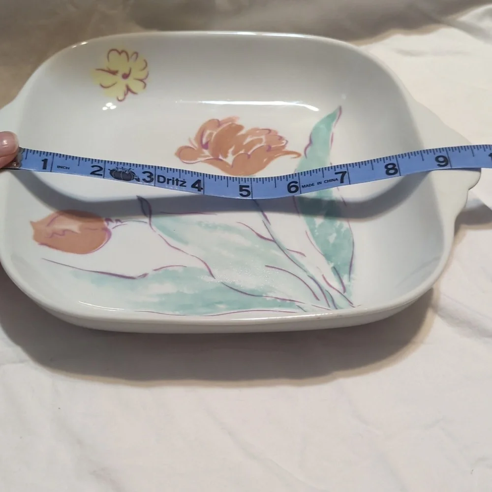Small white Tulip‎ square bowl
